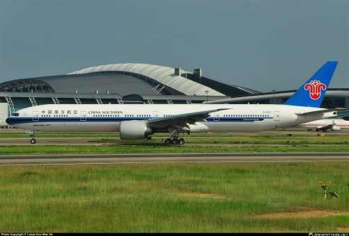 China Southern Boeing 777-31B 中国南方航空公司w/ Stand Reg# B-2007 InFlight  IF277730815 1:200