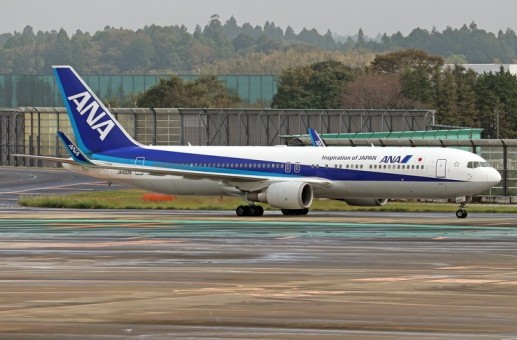 ANA All Nippon Boeing 767-300 JA622A Phoenix 04472 Scale 1:400