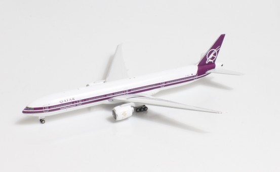 Qatar Retro Boeing 777-300ER A7-BAC Die-Cast Phoenix 11739 Scale 1:400
