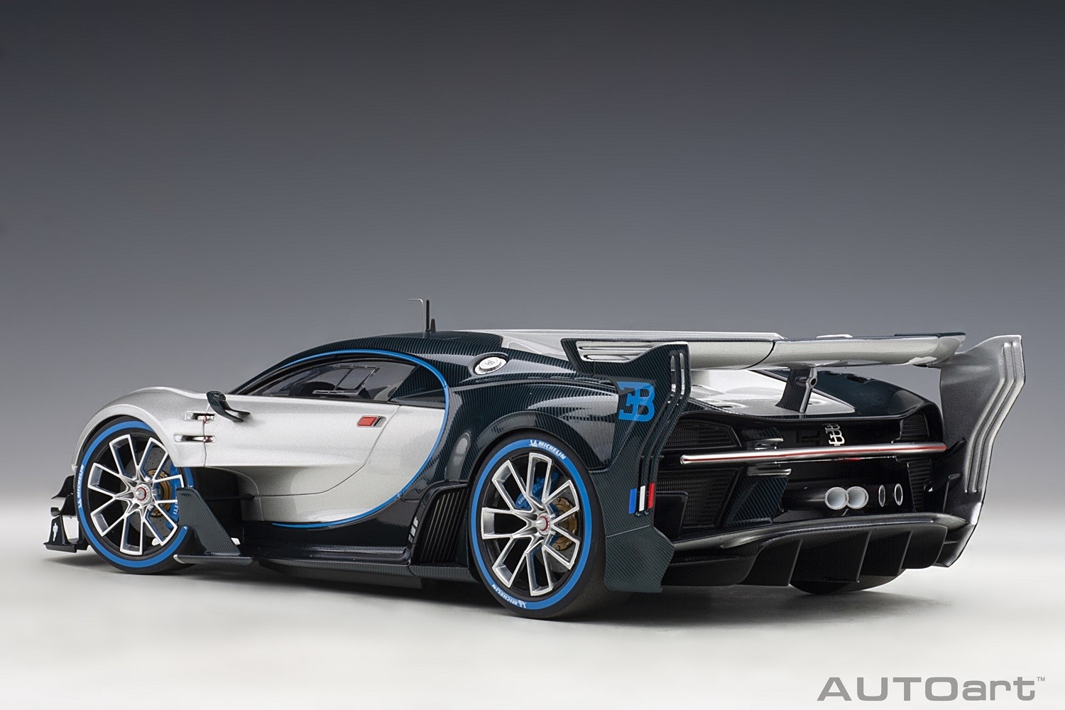 scale Models Vision Collectibles 1:18 Turismo Carbon Silver/Blue AUTOart Bugatti - 70987 ezToys Gran Silver-Blue and Black Argent Diecast