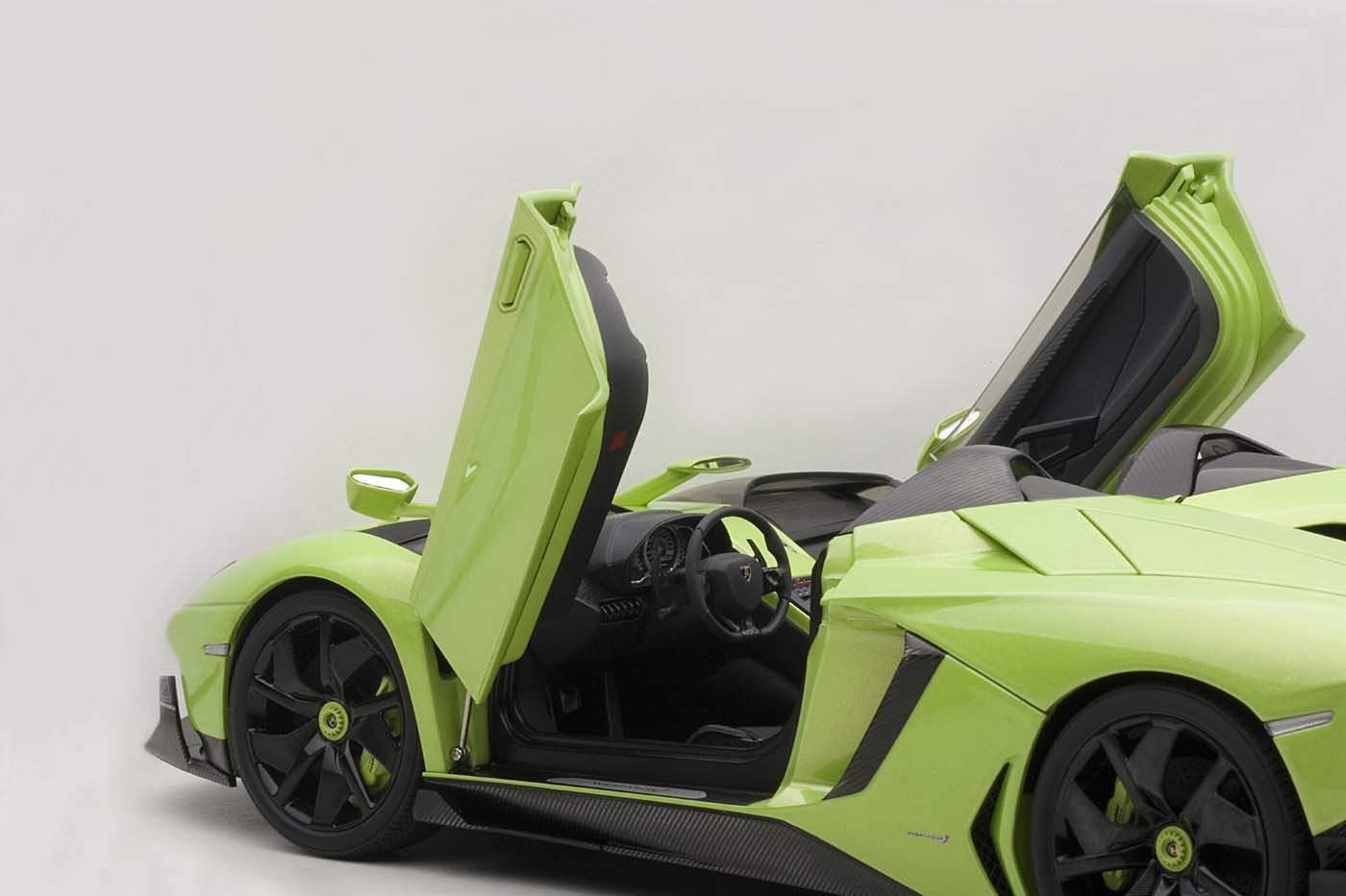 Green Lamborghini Aventador J AUTOart 74677 Scale 1:18 ezToys