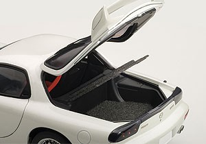 AUTOart 1:18 Mazda RX-7 (FD) Spirit R Type A (Pure White). ezToys