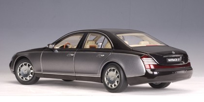 Maybach 57 SWB, Caspian Black/Himalayas Grey Middle