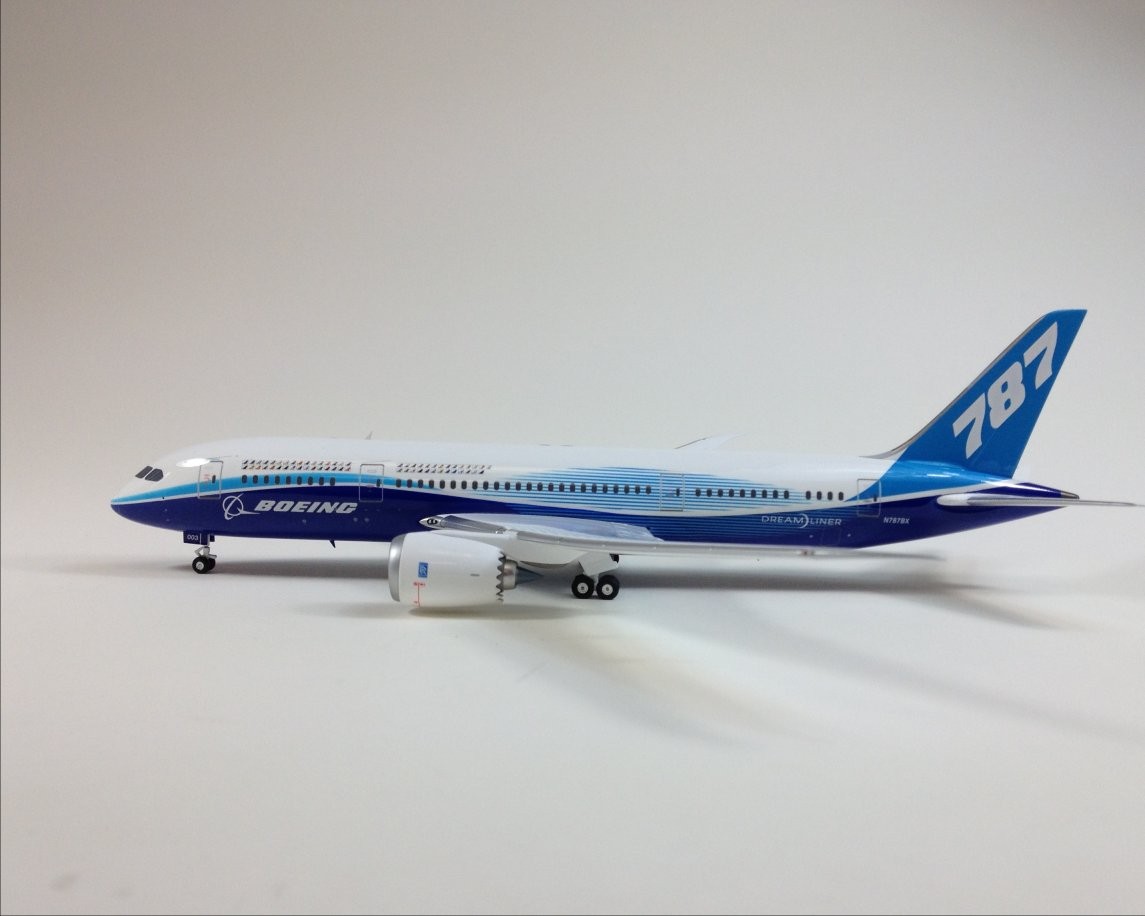 Boeing B787-8 N787BX (Dream liner) Phoenix 1:200