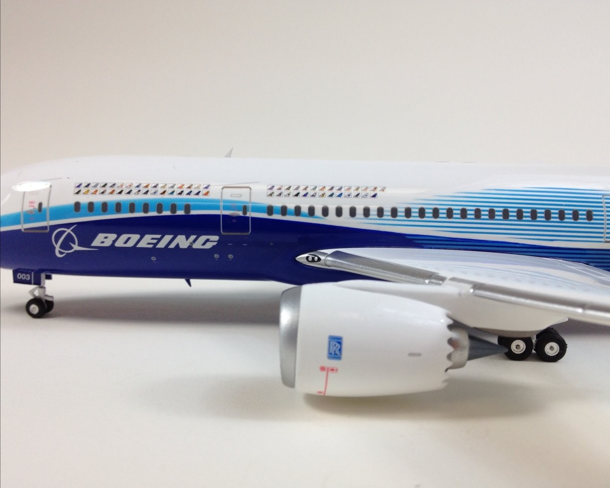 Boeing B787-8 N787BX (Dream liner) Phoenix 1:200