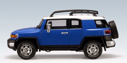 AUTOart 1:18 Scale Toyota FJ Cruiser, Blue. ezToys - Diecast