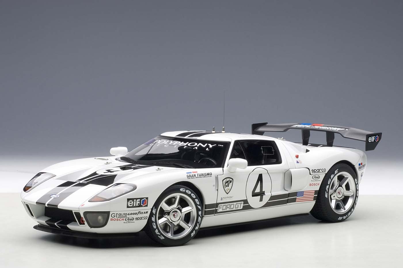 AUTOart Highly detailed die-cast model Race Car Ford GT 2004 LM