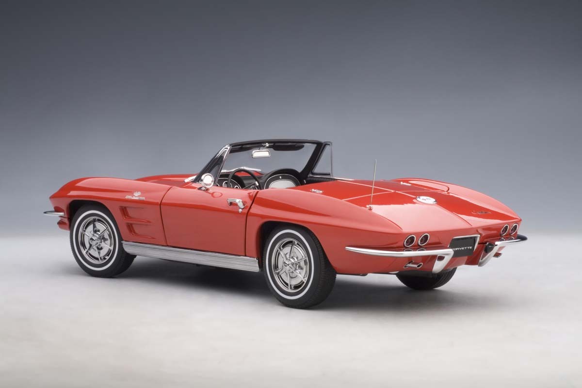 AUTOart 1:18 Scale Chevrolet Corvette 1963 Convertible, Riverside