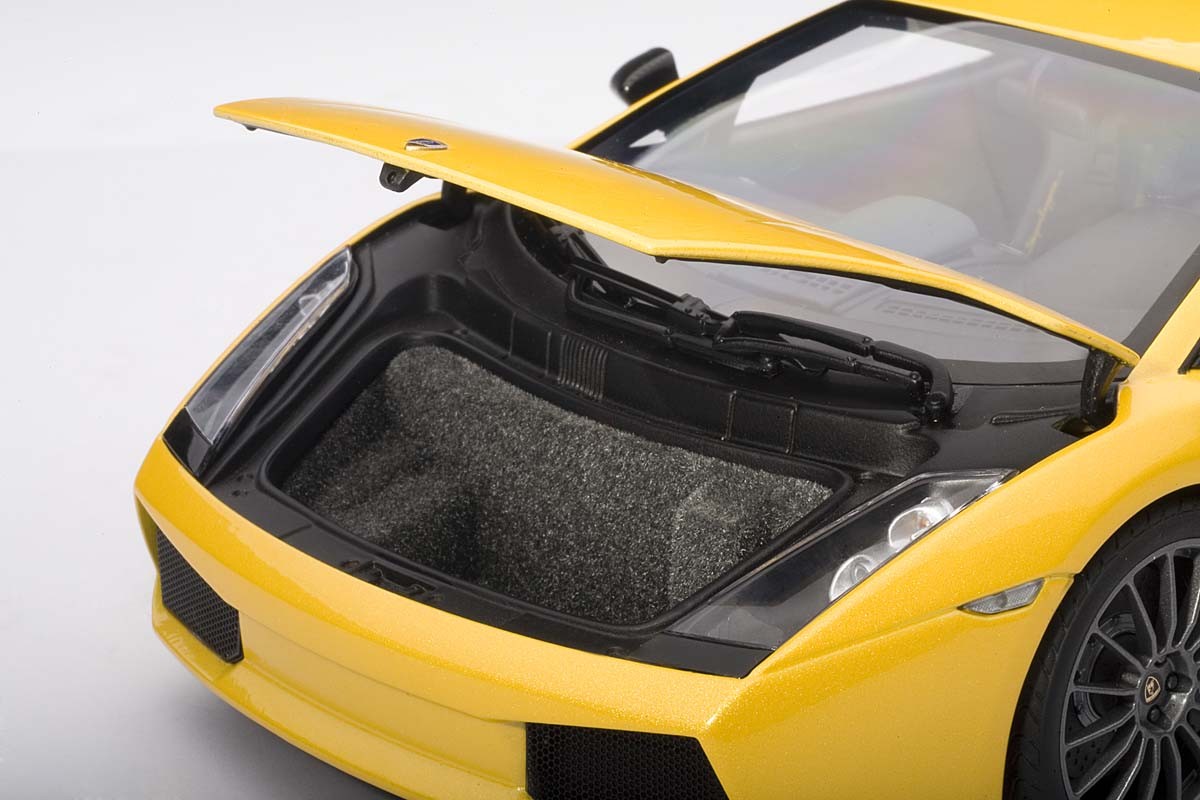 AUTOart 1:18 Scale Lamborghini Gallardo Superleggera, Giallo Midas