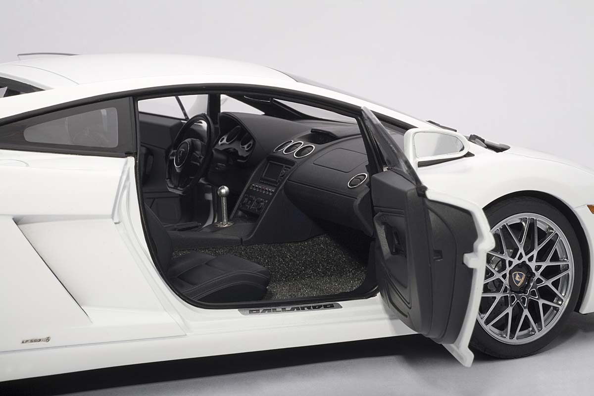 AUTOart 1:18 Scale Lamborghini Gallardo LP560-4, Monocerus