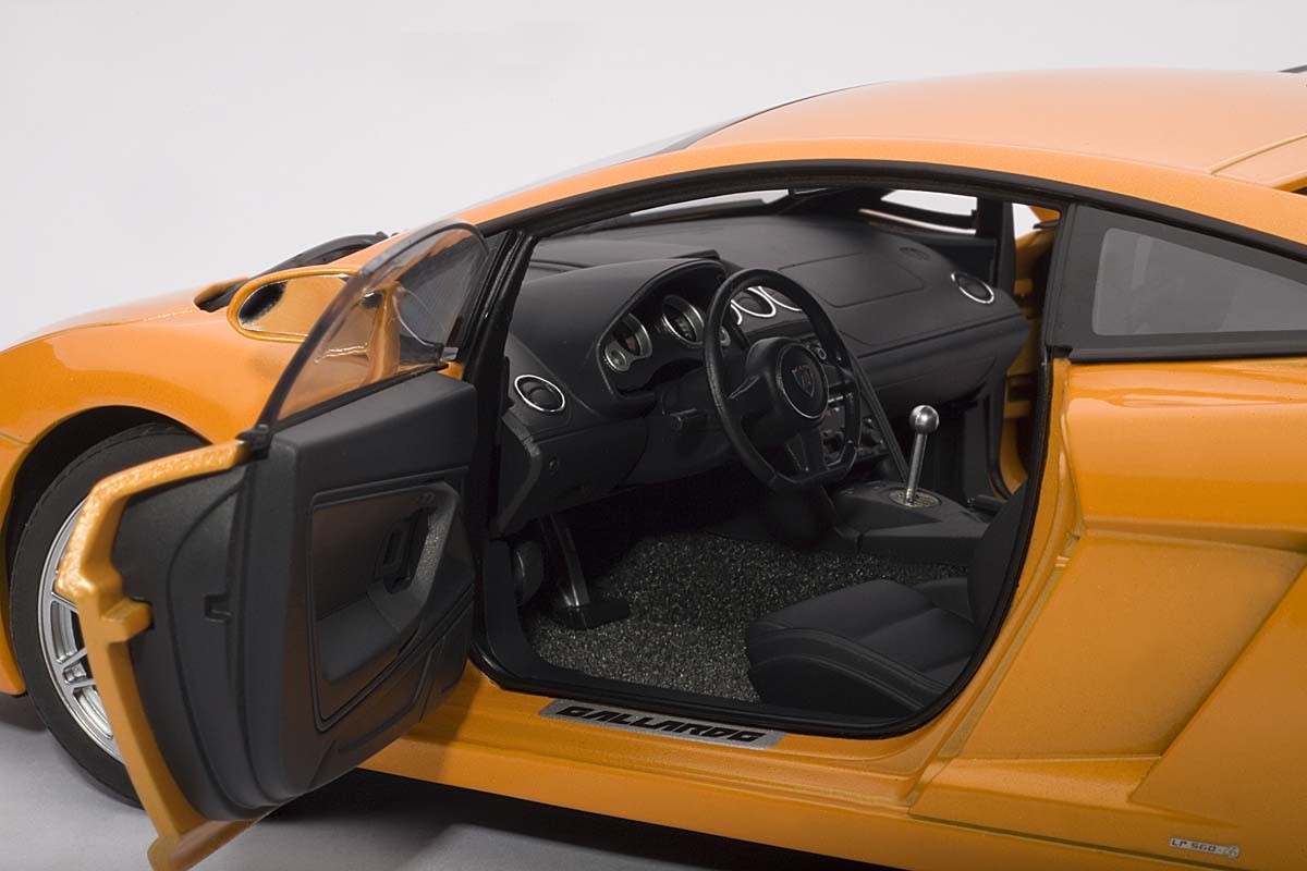 AUTOart 1:18 Scale Lamborghini Gallardo LP560-4, Borealis/Metallic