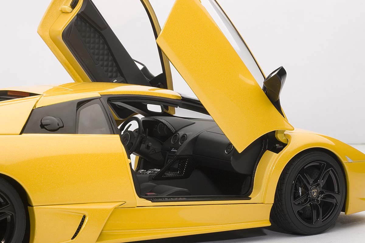 AUTOart 1:18 Scale Lamborghini Murcielago LP640, Giallo Orion