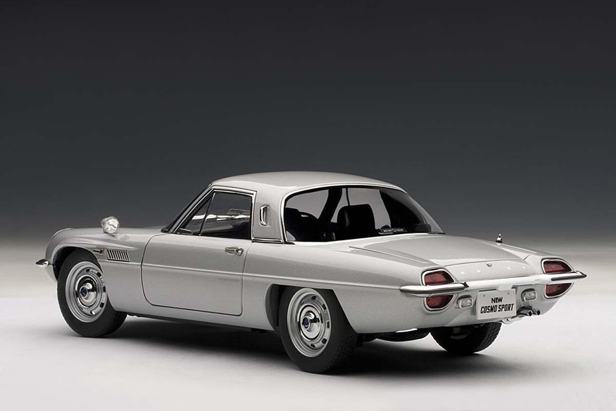 AUTOart 1:18 Scale Mazda Cosmo Sport, Silver. ezToys - Diecast