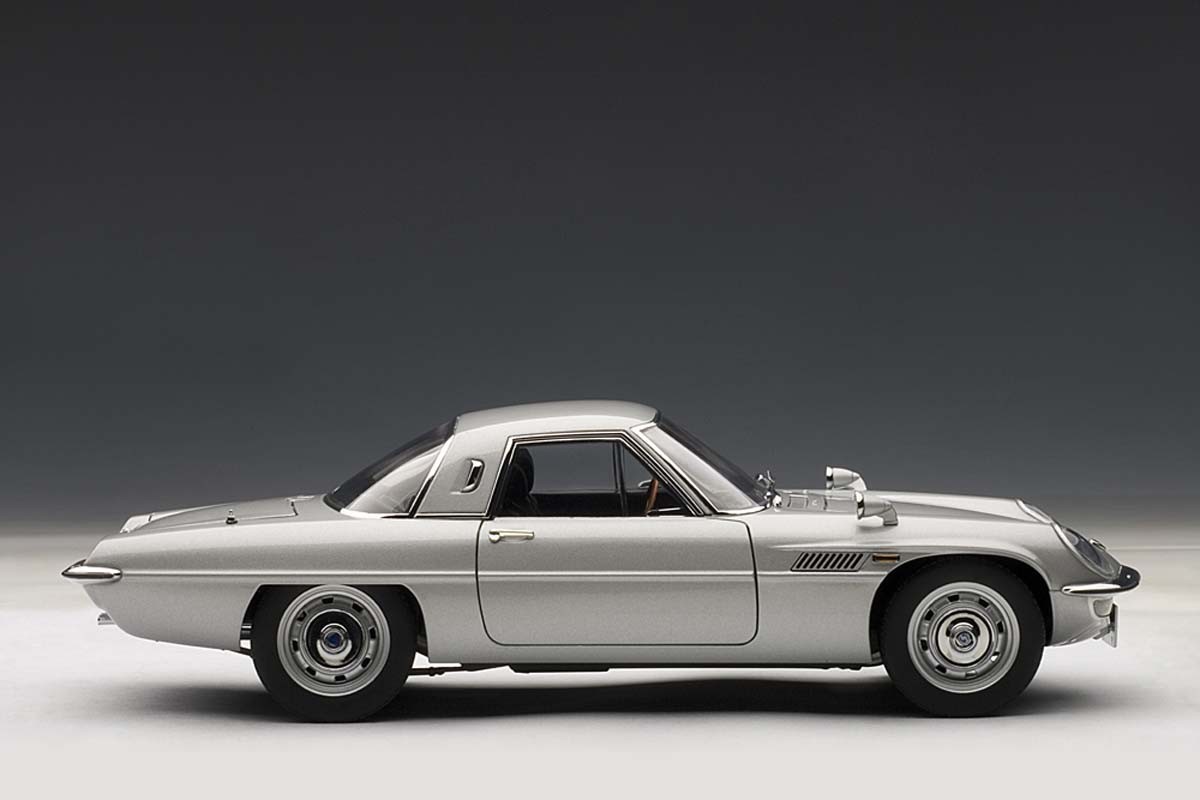 AUTOart 1:18 Scale Mazda Cosmo Sport, Silver. ezToys - Diecast