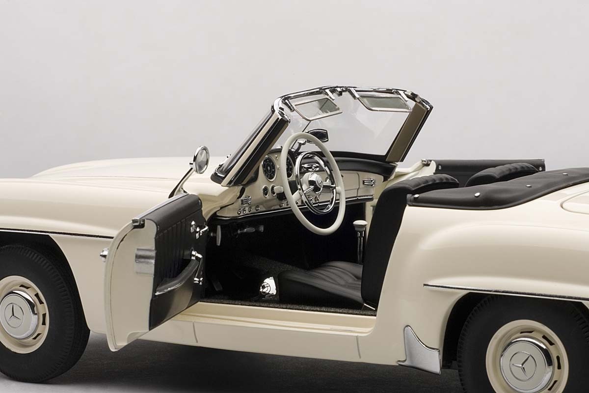 AUTOart 1:18 Scale Mercedes-Benz 190SL, White. ezToys - Diecast