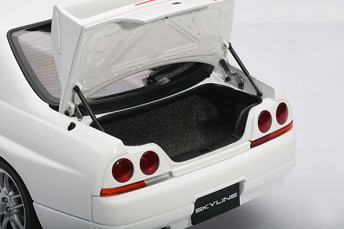 Nissan Skyline GT-R (R33) V-Spec, White 77322 AUTOart 1:18