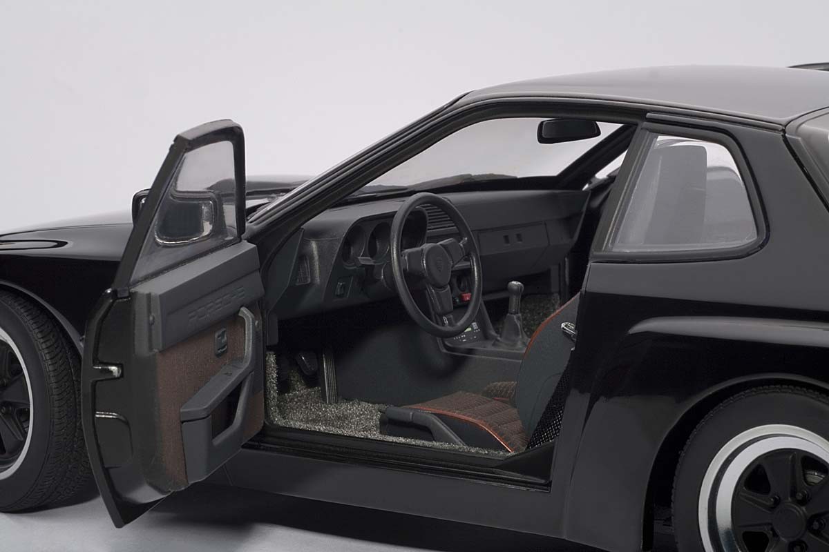 AUTOart 1:18 Scale Porsche 924 Carrera GT 1980, Black. ezToys