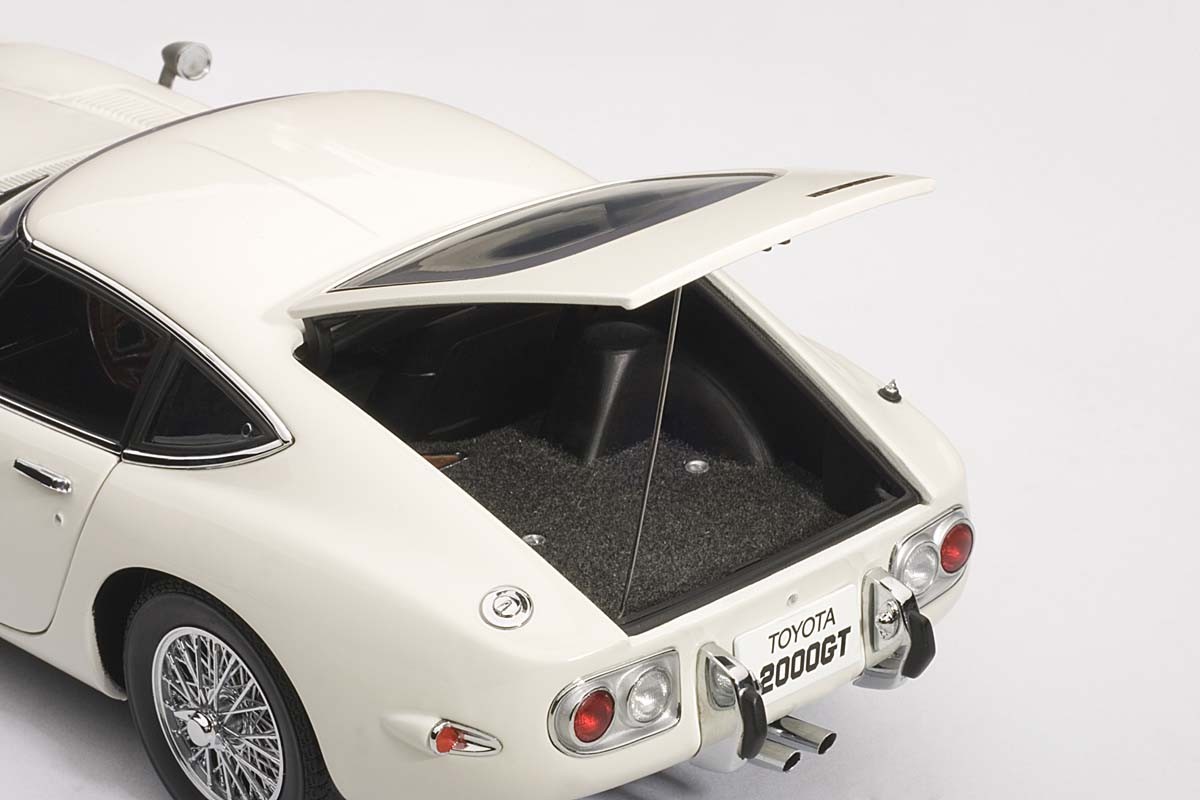 Toyota 2000 GT Coupe, Upgraded, White/Wire Spoke Wheels