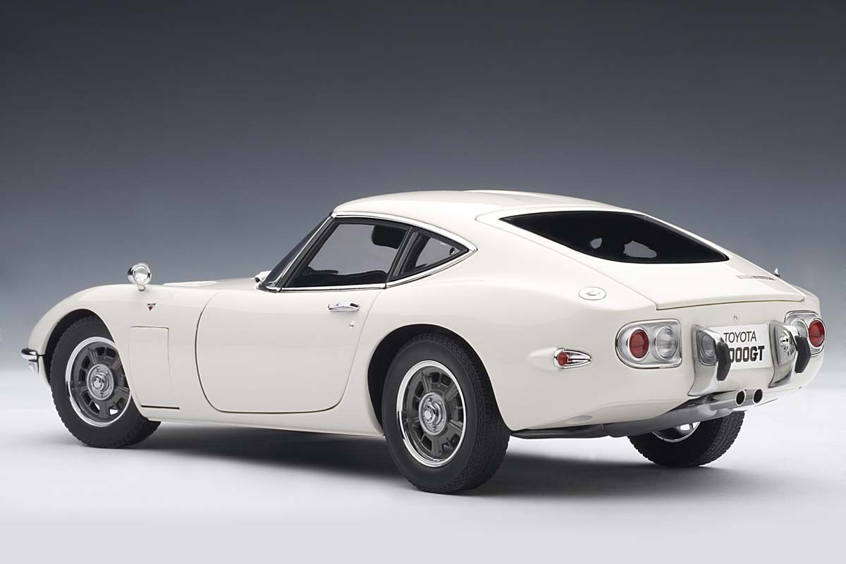 AUTOart 1:18 Scale Toyota 2000 GT Coupe, Upgraded, White. ezToys