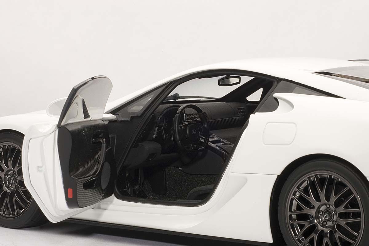 AUTOart 1:18 Scale Lexus LFA Nurburgring Package, Whitest White