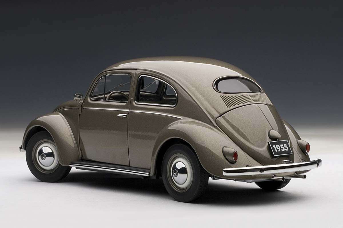 AUTOart 1:18 Scale Volkswagen Beetle Kaefer Limousine 1955