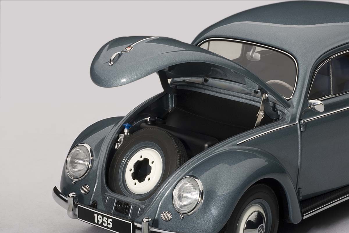 AUTOart 1:18 Scale Volkswagen Beetle Kaefer Limousine 1955, Stratossilver.  ezToys - Diecast Models and Collectibles