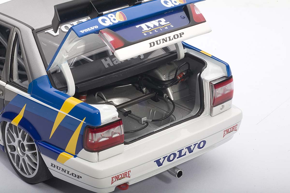 AUTOart 1:18 Scale Volvo 850 Sedan Btcc 1995 T.Harvey #9. ezToys - Diecast  Models and Collectibles