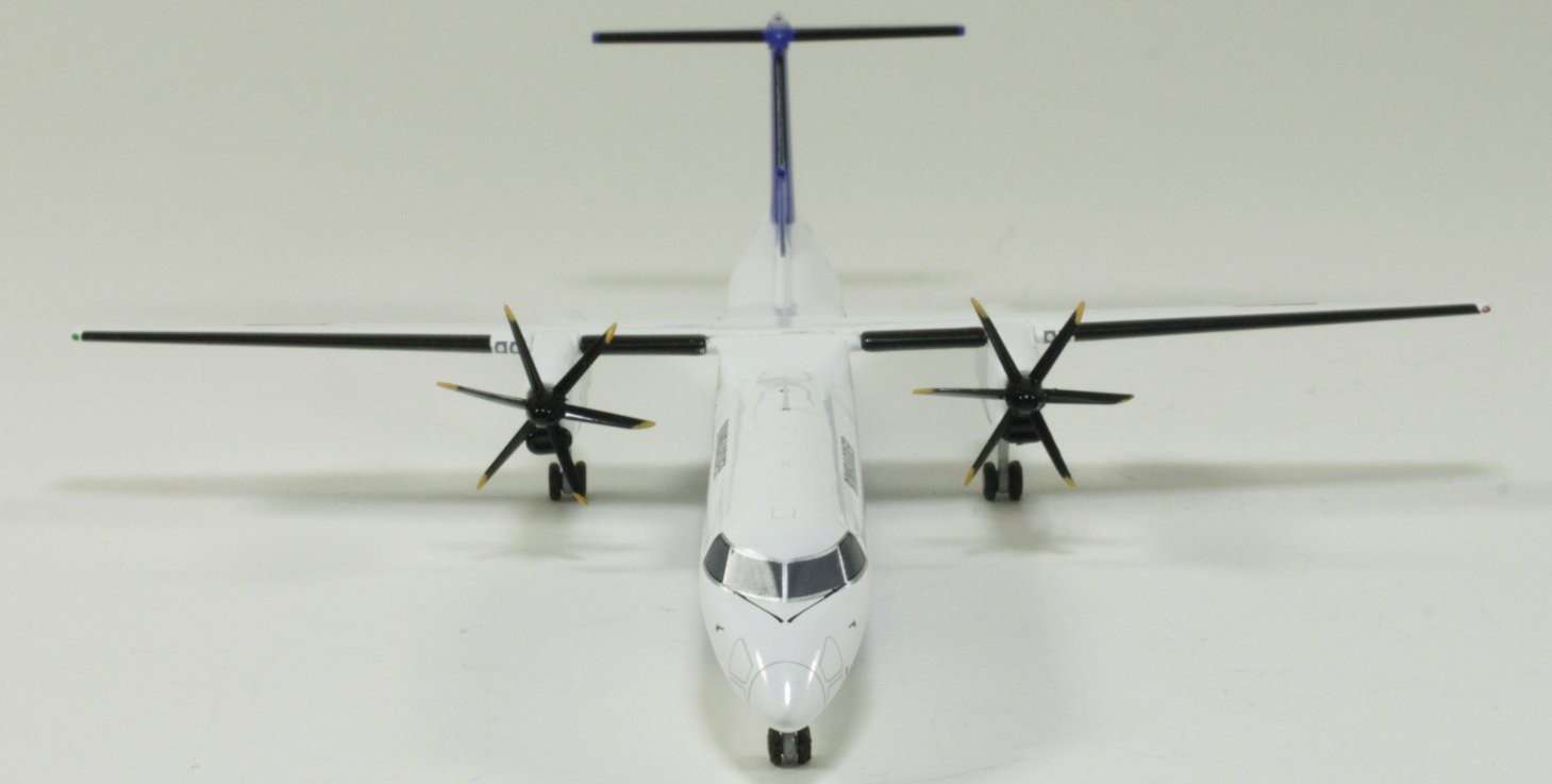 AMX BOMBARDIER DASH8-100 200分の1 - 航空機