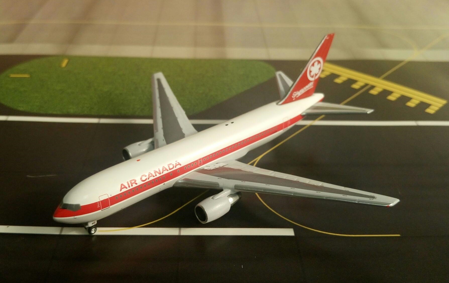 Air Canada Singapore 85 Boeing 767-200 C-GAUE AeroClassics 