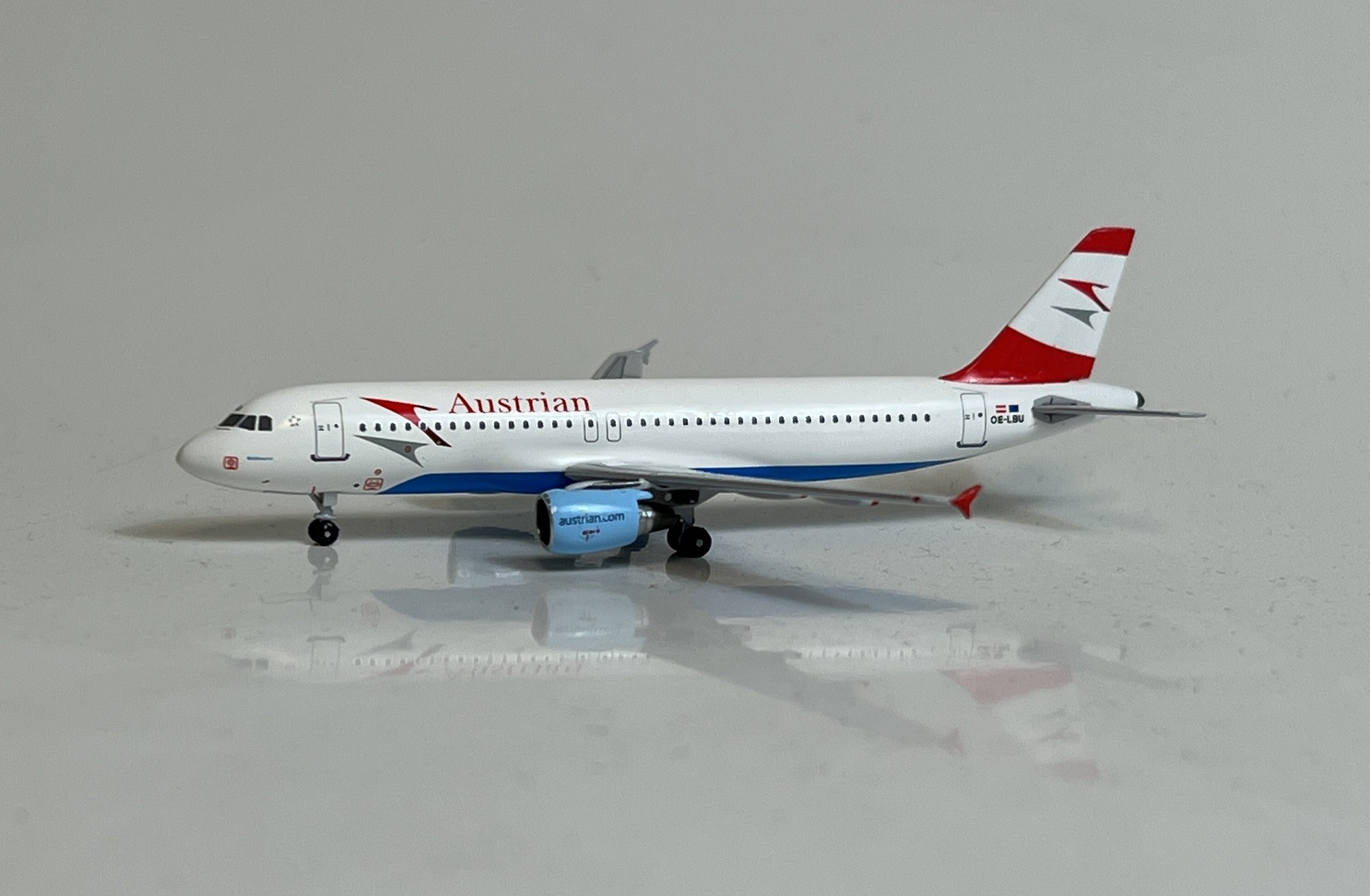 Austrian Airbus A320 OE-LBU Aero Classics AC411169 Scale 1:400