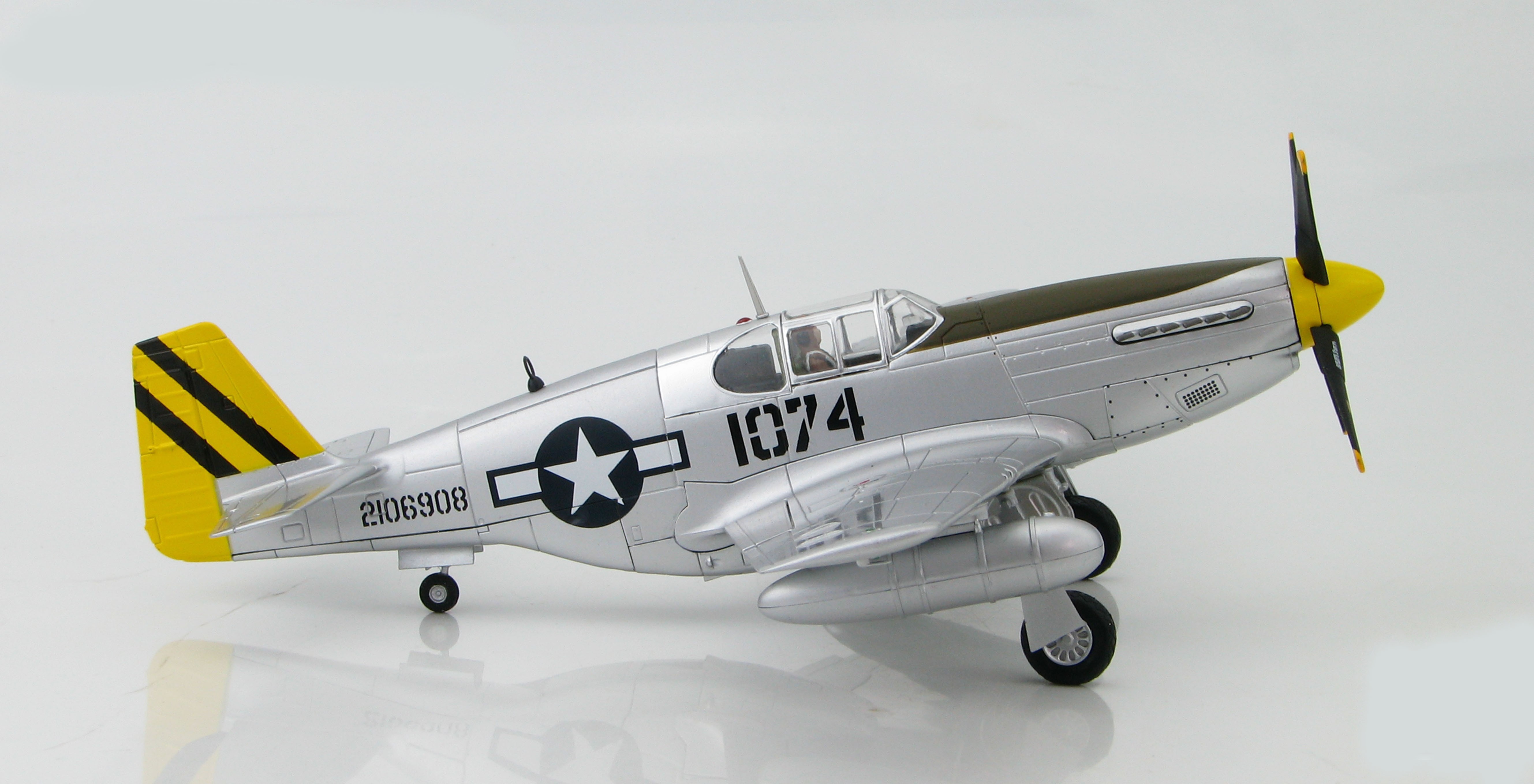 Hobby Master, Air Power Series, Highly detailed P-51B Mustang ...