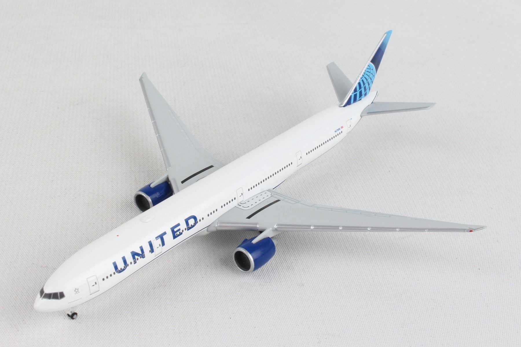 United Boeing 777-300ER N2749U 2019 New Livery Herpa 534253 scale 1:500 ...