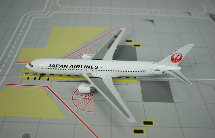 Phoenix Models Hainan Airlines Airbus A330-300 B-6520 die-cast