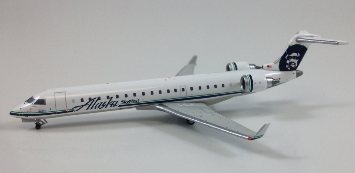 Alaska Airlines (Skywest) ( Bombardier CRJ-700 N216G 1:400