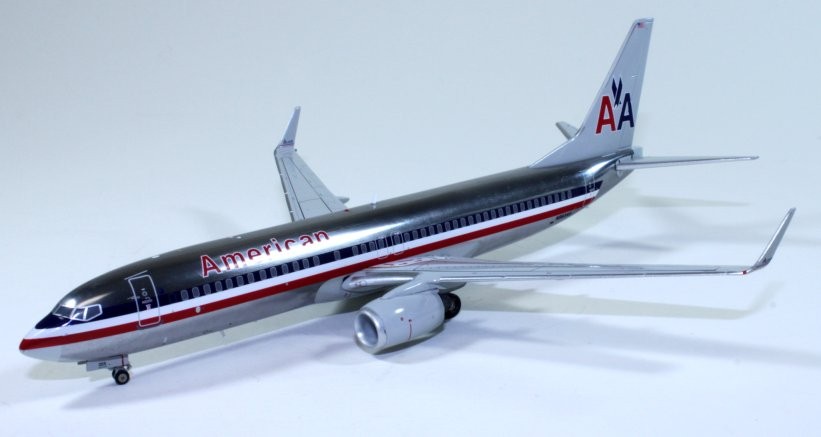 American Airlines B737-800(W) N983AN 1:200