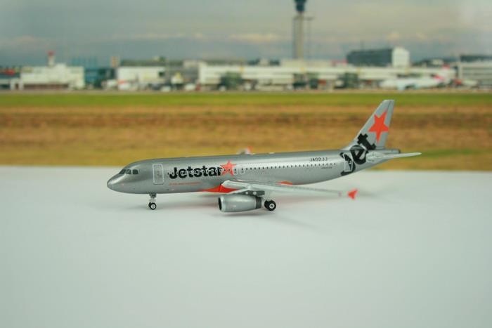 JetStar Japan Airbus A320-200 JA02JJ Phoenix 10658 1:400