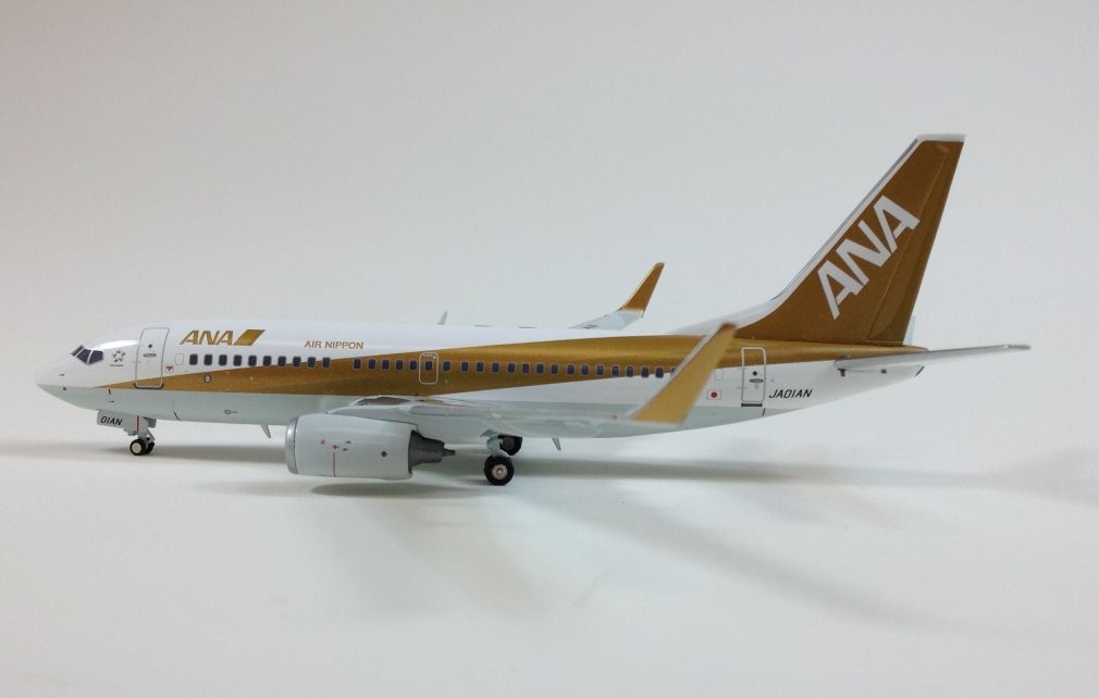 航空会社ANA【新品】JC 1/200 ANA B737-700 GOLD JA01AN