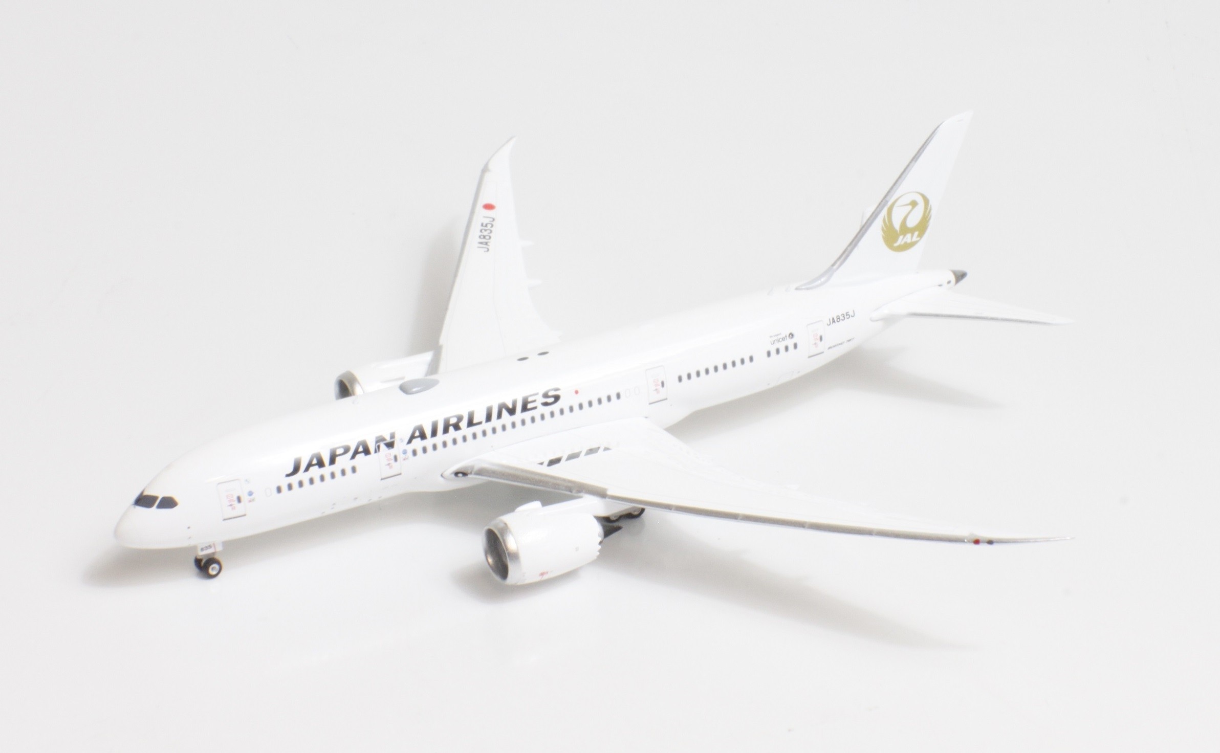 JAL Japan Airlines Boeing 787-8 Dreamliner JA835J Golden Stork 