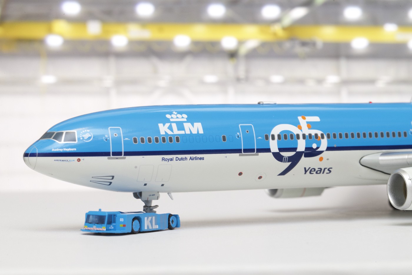 KLM MD-11 95th Anniversary Reg# PH-KCE W/stand JC2KLM969 JCWings 1:200