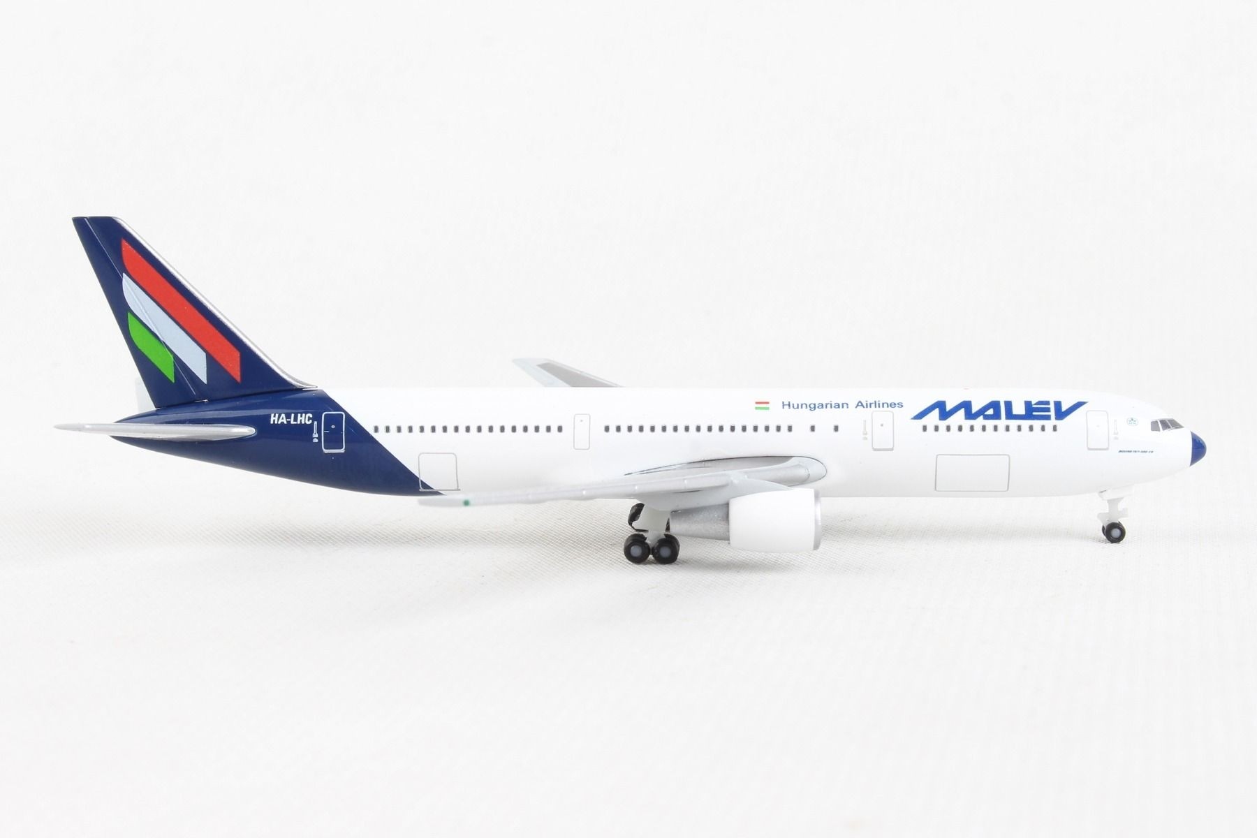 Malev Boeing 767-300 HA-LHC Herpa HE534185 scale 1:500 ezToys