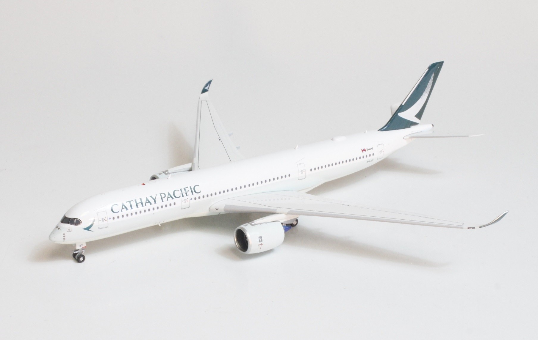 Misc CP airline Airbus A350-900 B-LRT with stand Aviation400 WB4013 scale  1:400
