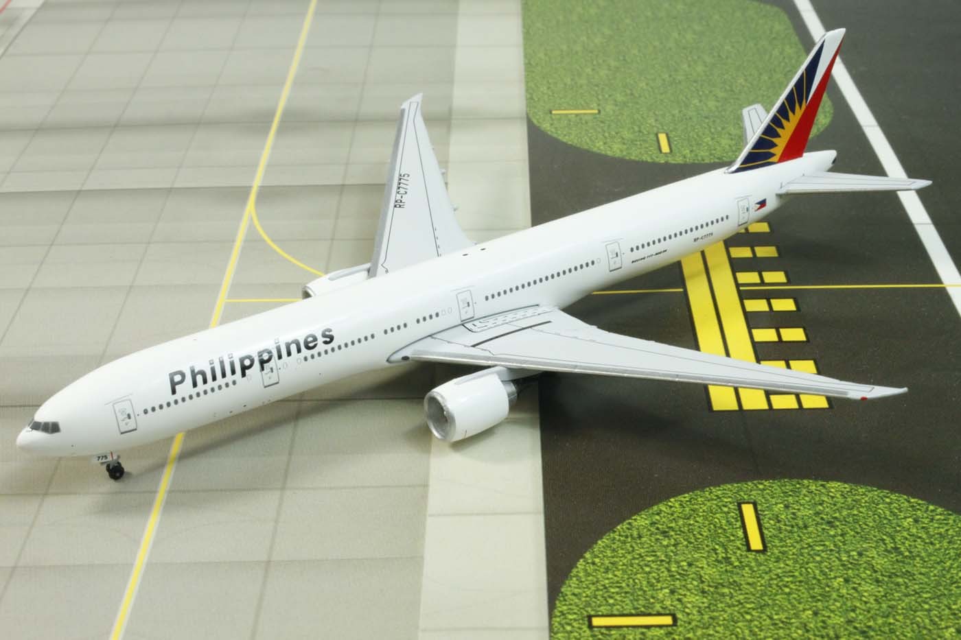 Philippine Airlines Boeing 777-300 Reg# RP-C7775 Aero Classics AC500 Scale  1:500