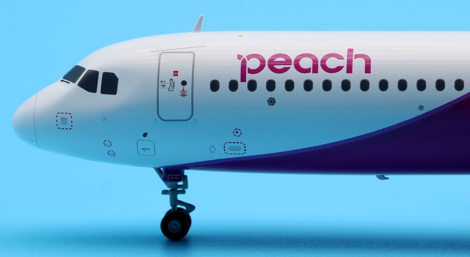 200 peach AIRBUS A321neo JA901P