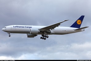 Lufthansa Cargo Boeing 777-200F Reg# D-ALFA Gemini 200 G2DLH486 Scale 1:200