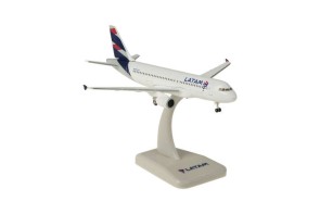 Latam Airbus A320 Gears & Stand by Hogan HG40120 Scale 1:200